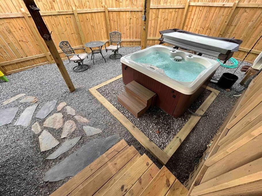 Blissful Nook Tiny Home ~ Cozy Retreat W/ Hot Tub; Near Town And Deep Creek Bryson City Kültér fotó